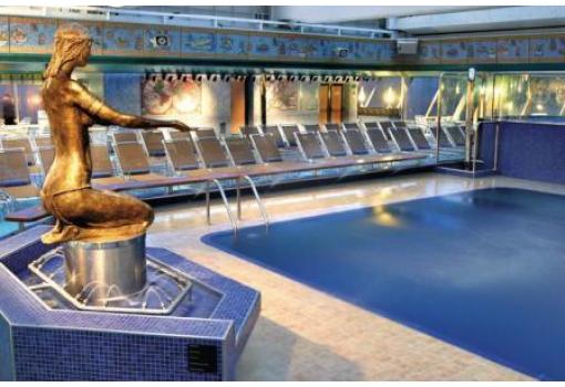 Las piscinas del buque disponen de un confortable solarium